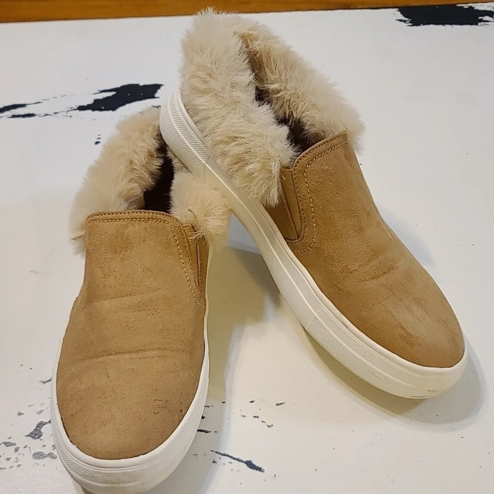 La Sheela Women's Slip-on Shoes Tan Faux Suede W/Cream Faux Fur Size 8 1/2‎ EUC